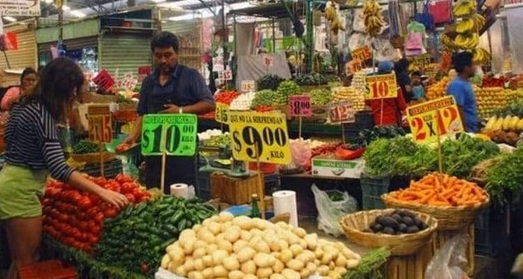 Mercado la Acocota encontrarás de todo a 2 calles de Casa Vela